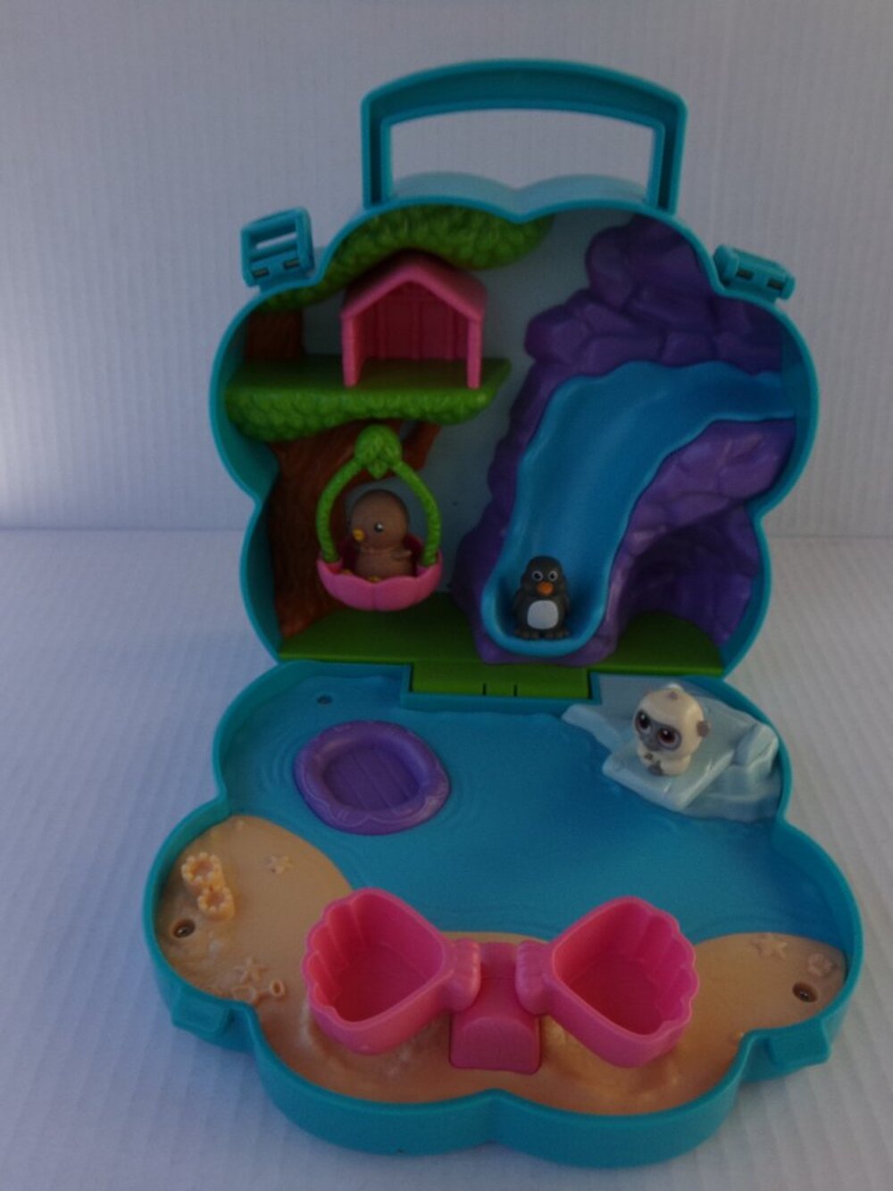 Lakeshore Learning Pawprint Case Animals Creatures Playground Set